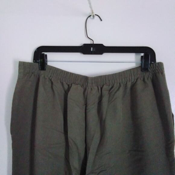 Alfred Dunner Green Pull on Elastic Back Pants size 14 - Picture 4 of 5